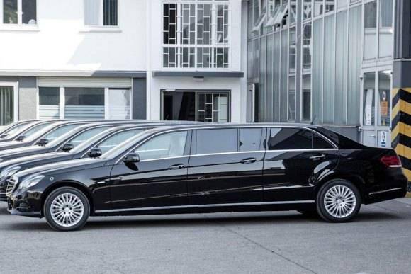 新一年的新排面6door版7座奔驰s级w221普尔曼都没这么玩