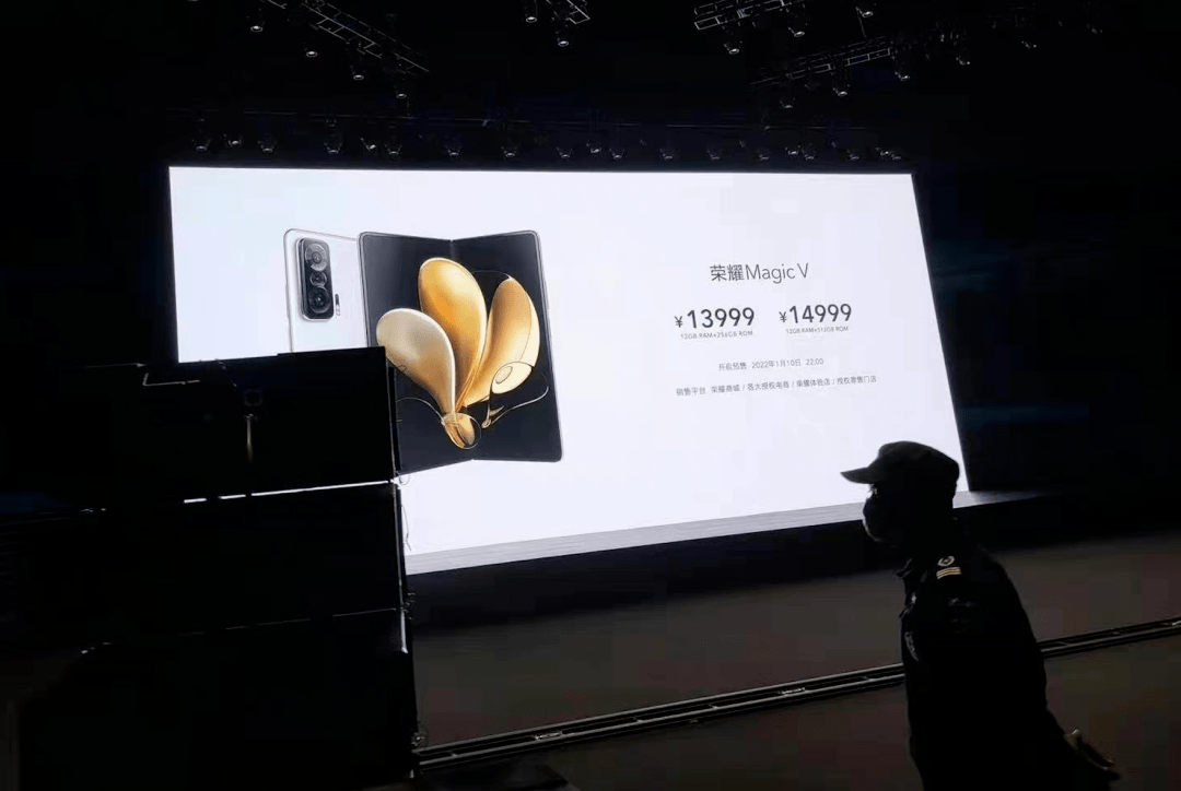 MagicV|小米12第三方App卡顿闪退？官方解释 | 荣耀MagicV全曝 售价万元买么？