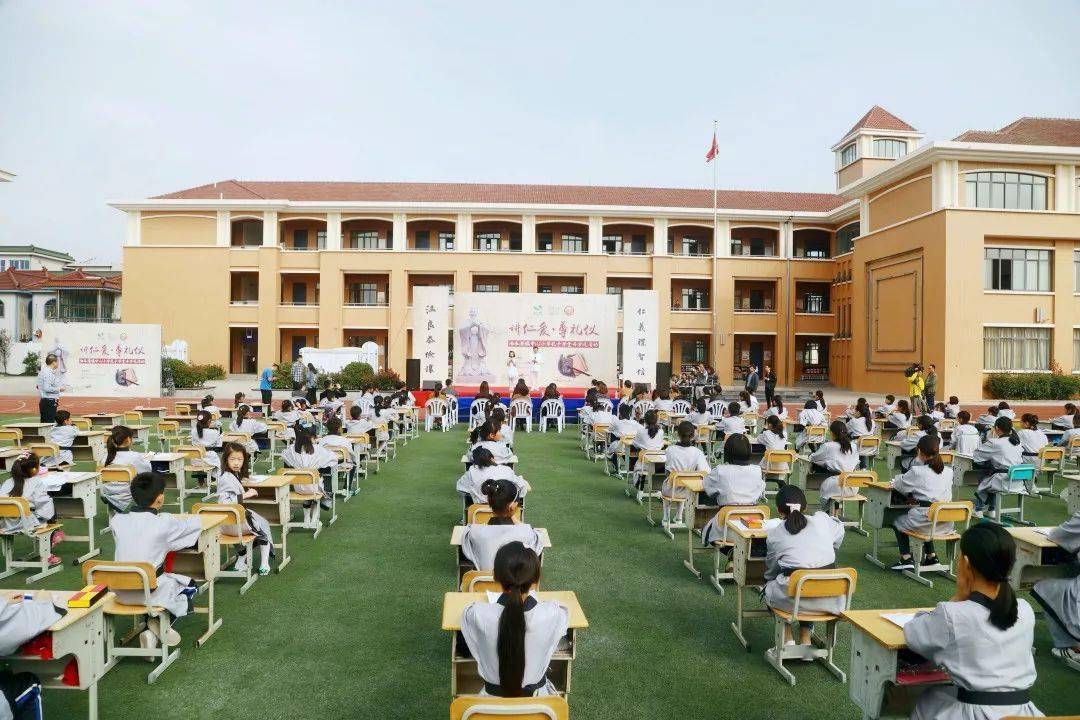 油车港镇中心小学端端正正写字堂堂正正做人走进全国中小学中华优秀