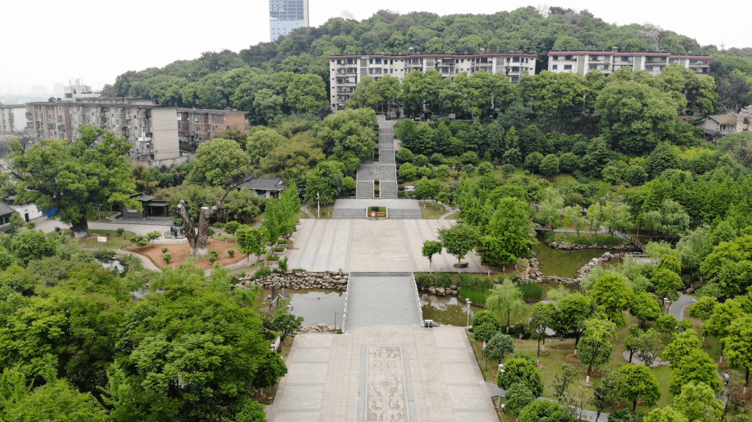 营盘山公园实景图【 写 在 最 后 】购房无论如何选,区位始终是重中之