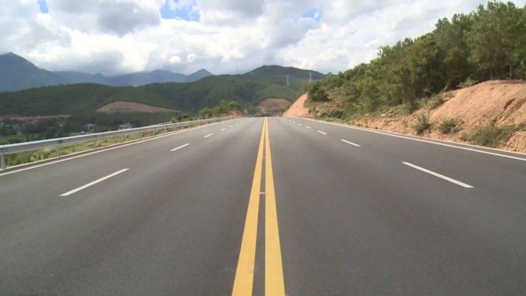 完成了松桂至六合公路改造工程,剑川至鹤庆二级公路(鹤庆段),西邑至