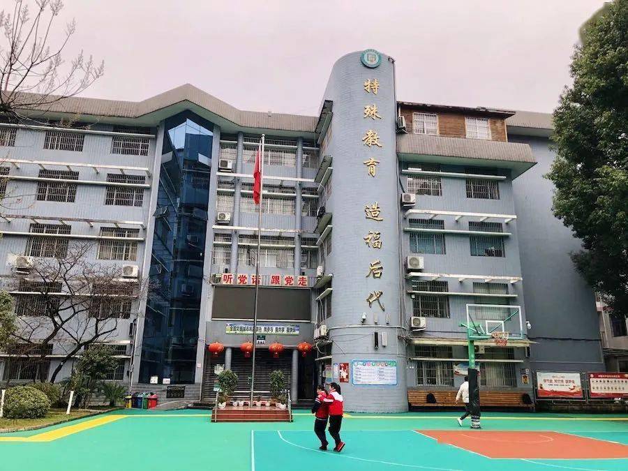 "用光影点亮社区新文化"系列活动走进贵阳市盲聋哑学校