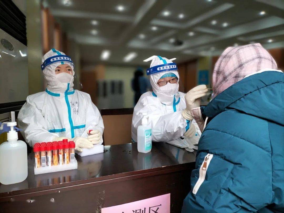 支援郑州新医一附院大白在寒冬里发光