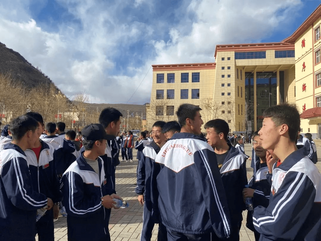 县市动态卓尼柳中学子以越野赛方式为北京冬奥会加油助威