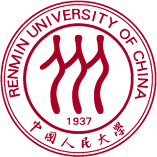 校徽上有校名的完整英译:"中国人民大学"是中国顶尖大学,常年雄居各种