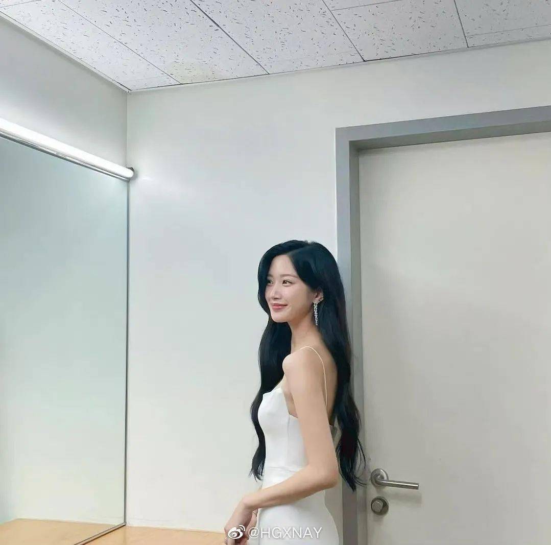 颧骨快来跟迪丽热巴和郑秀晶一起 反对高颅顶颜值霸凌