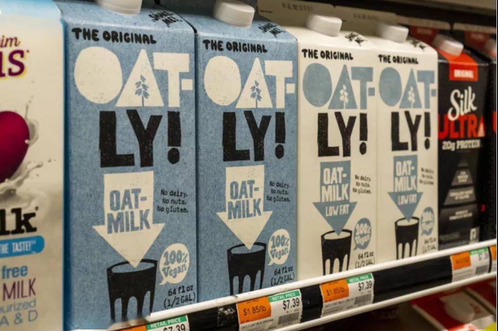 牛奶|卖得比牛奶贵，噱头比牛奶多，植物奶也能撬动千亿赛道？