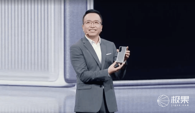 Cortex|荣耀发布「最薄」折叠手机！内外屏都好用，还有骁龙8加持…9999元起！