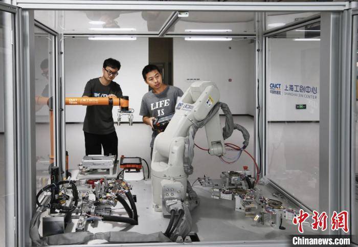 机构|郑忠斌：桥梁型创新机构助推上海工业数字化转型连“点”成“网”