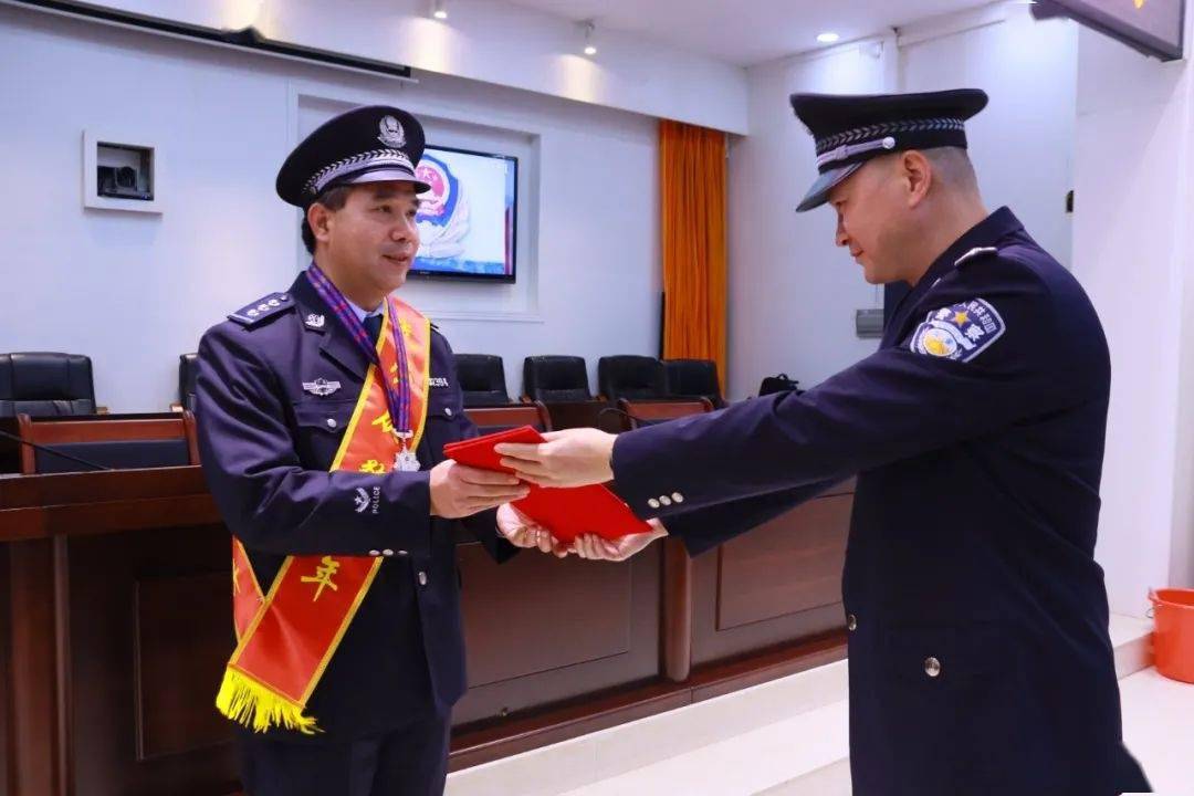 1月10日下午,田林县人民政府副县长,公安局党委书记,局长李岳柯,局