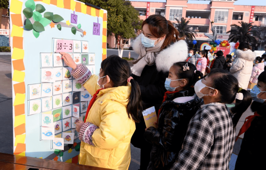游园卡"志恒少年游园乐"活动低年级的同学们正在参加无锡市前洲中心小