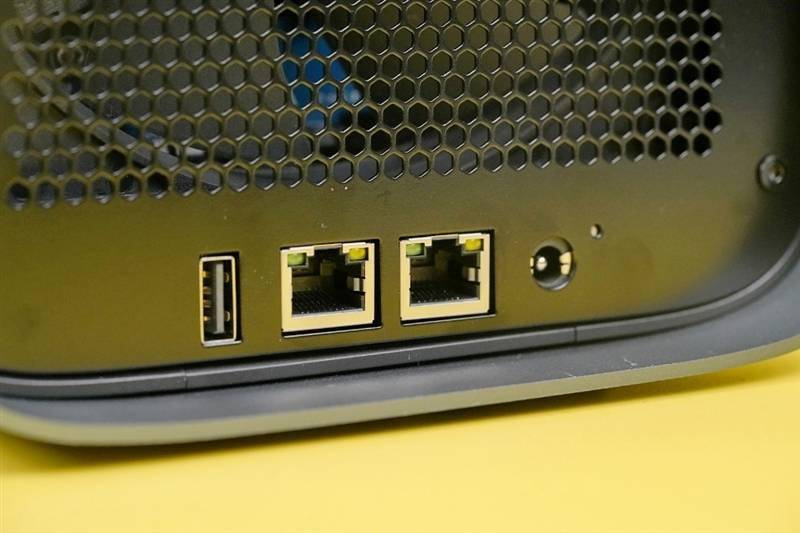 真正能和群晖抗衡的NAS！极空间新Z4评测：很多重要功能远强于同类产品