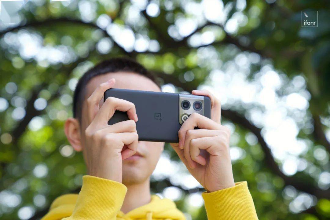 一加 10 Pro 测评：第二代哈苏影像挺强，但不是重点
