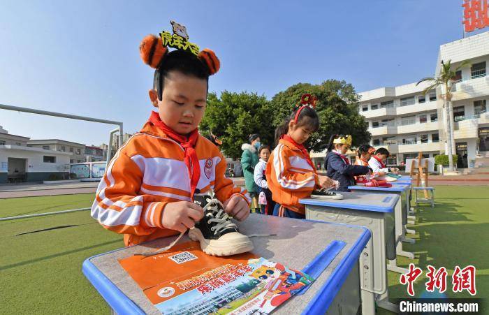 峰尾|福建泉港：小学生游园闯关中完成期末考试