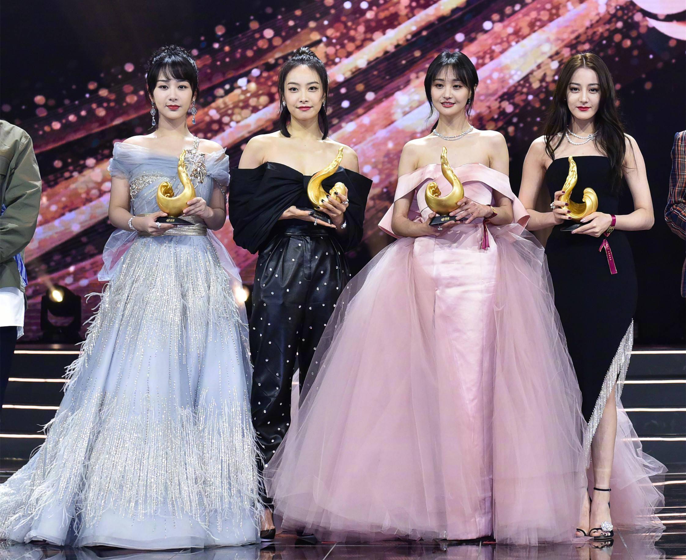 合照必赢,单人照一般,沈月这是什么神奇体质_杨紫_迪丽热巴_漂亮