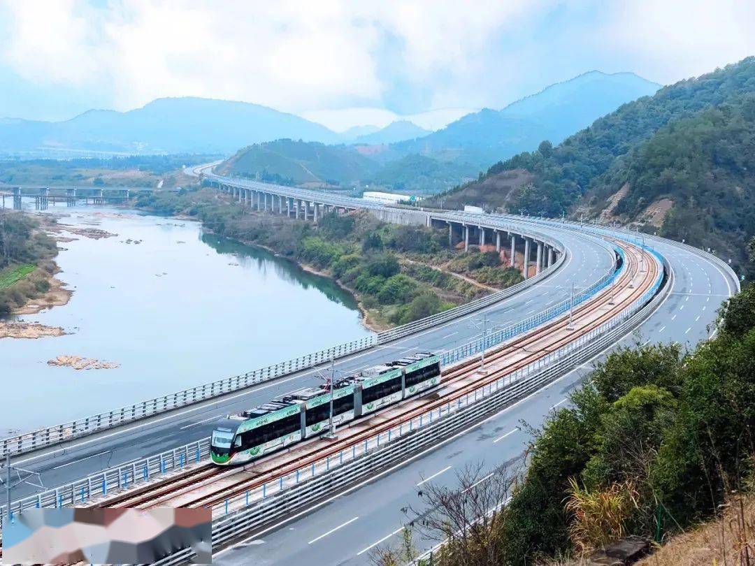 畅游武夷山水,我国首条独立路权旅游观光有轨电车开跑_列车_运营_南平