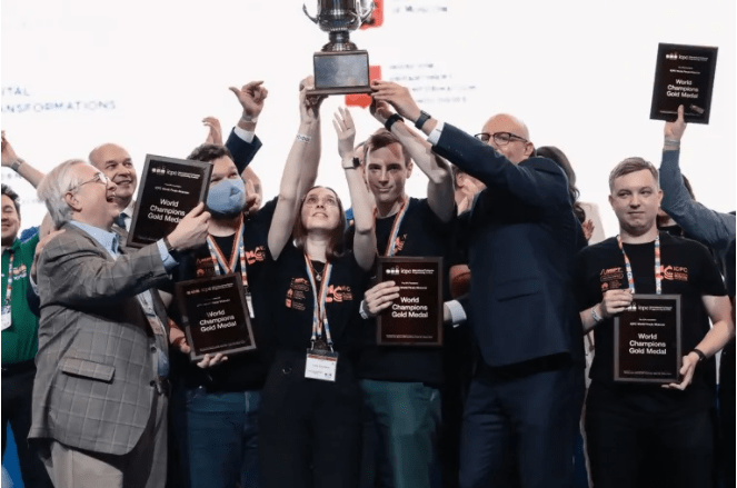 华为又签两位俄罗斯“天才少年”，两人为一对情侣，还是姐弟恋！