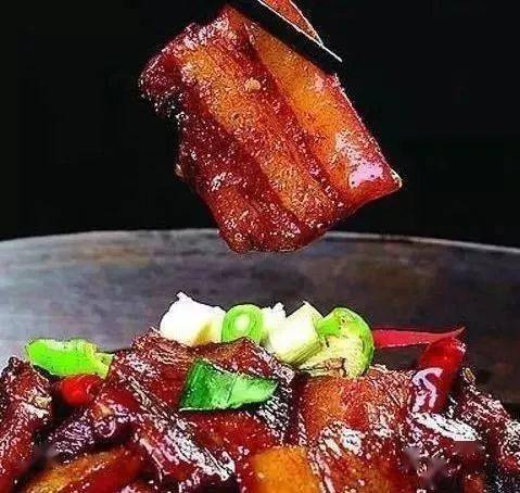 把肉切成厚厚的薄片 60a5b6b573554339b09c11e2435cba7e.jpeg