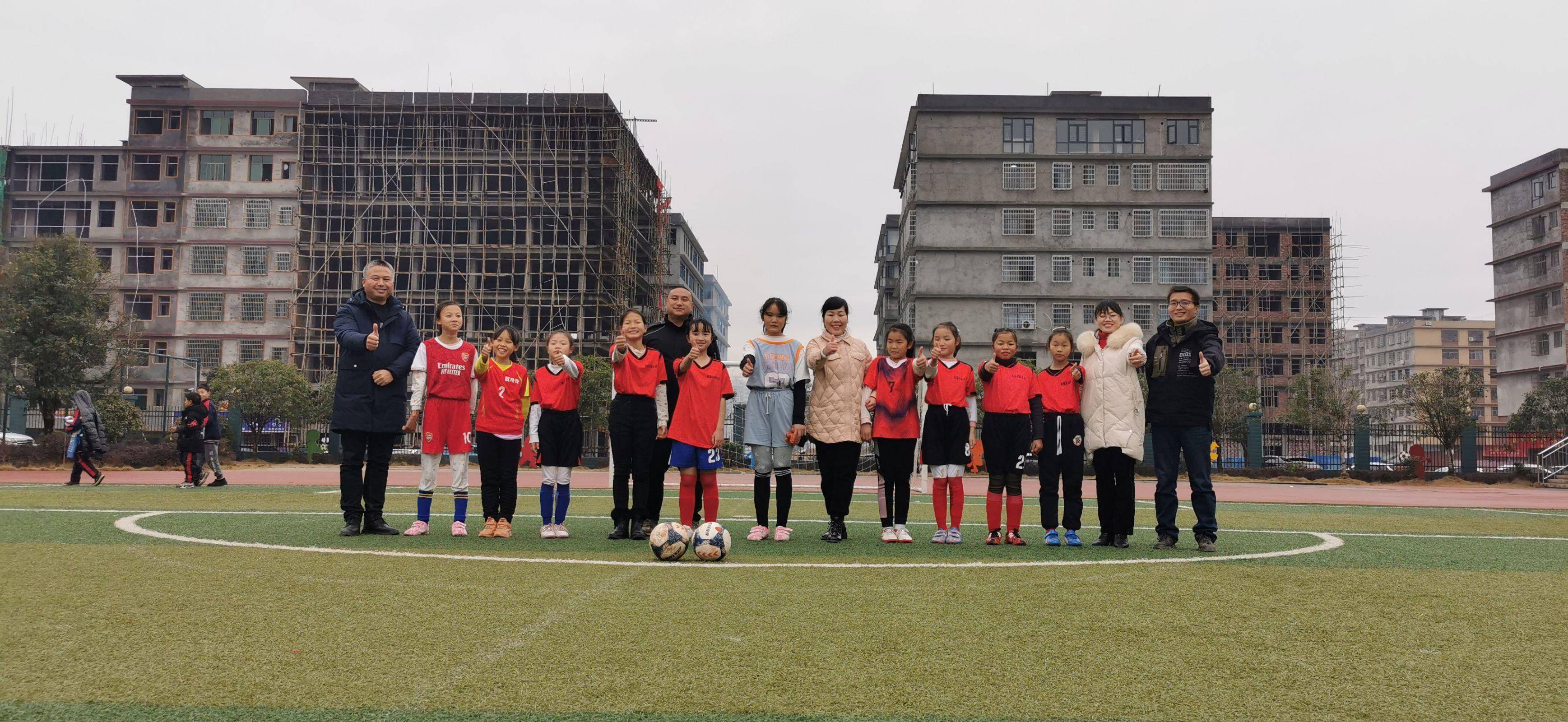 时间|武冈市幸福芙蓉学校女子足球队：落实落地“双减”，驰骋绿茵赛场