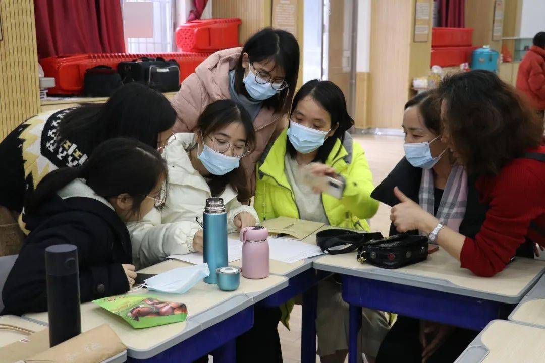 上午8:30,在廖敏仪副主任的主持下"我为吉中献一策"活动正式拉开