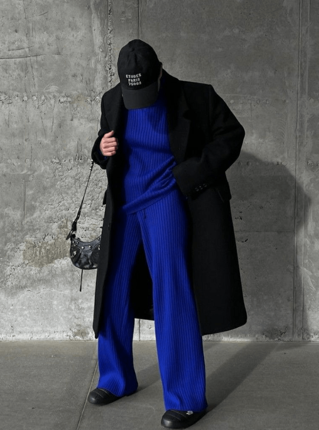 细节一身黑，换个穿法更时髦