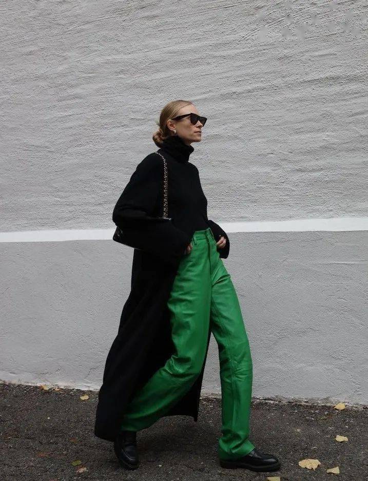 细节一身黑，换个穿法更时髦