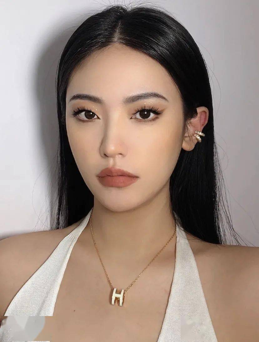 现实美妆博主回归现实，「换头术」到底是真是假？