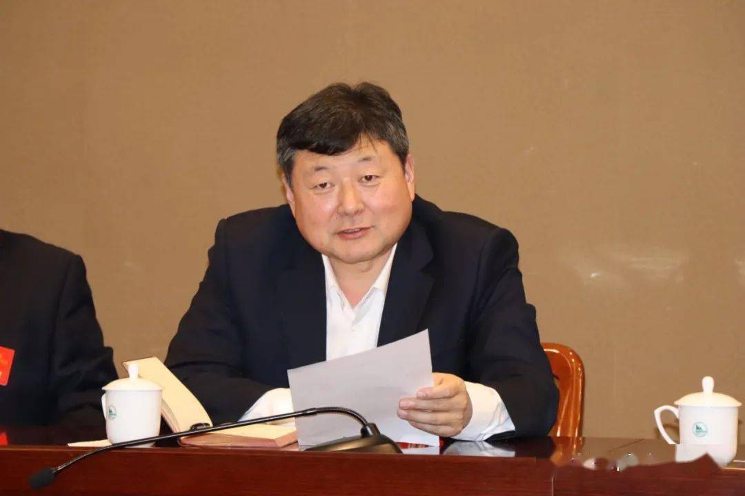 李万平看望与会代表提出殷切期望:聚力经济发展 致力攀高向强_龙口