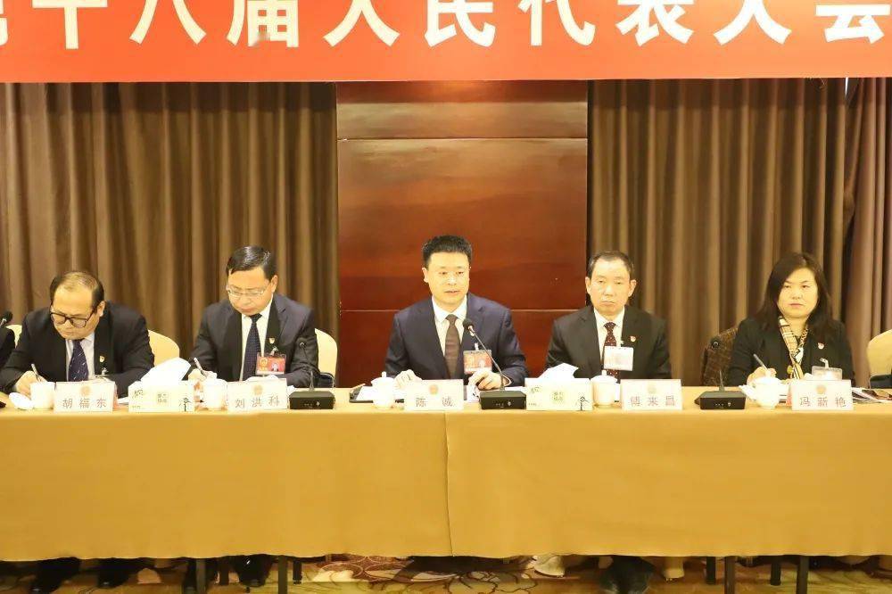 县长王金来作的县政府2022年度民生实事候选项目情况报告,审查了临朐