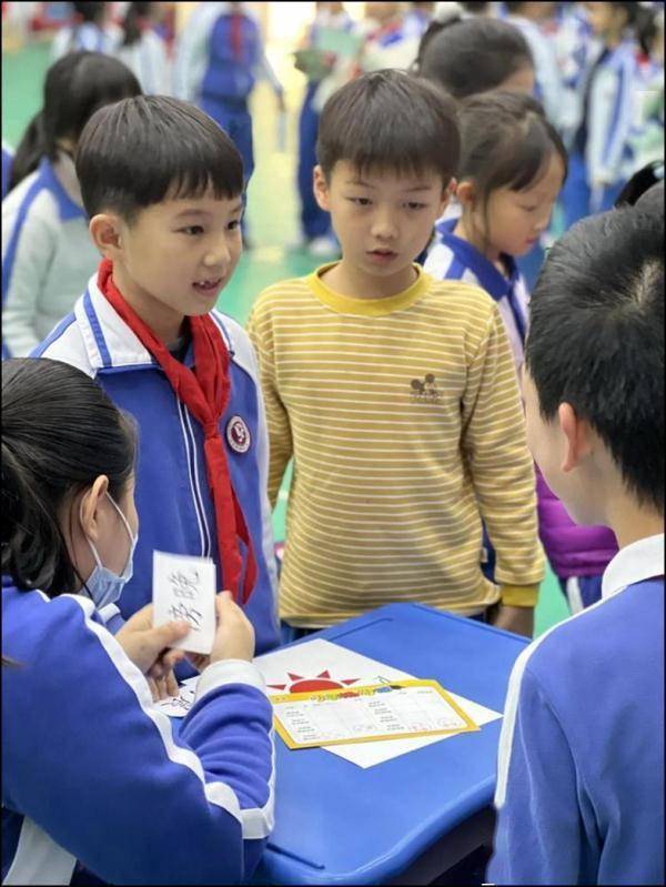 考场|带“小抄”上考场？深圳这所小学的期末考试变“好玩”了