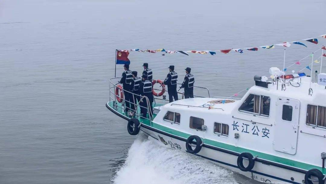 长江巡逻艇图片