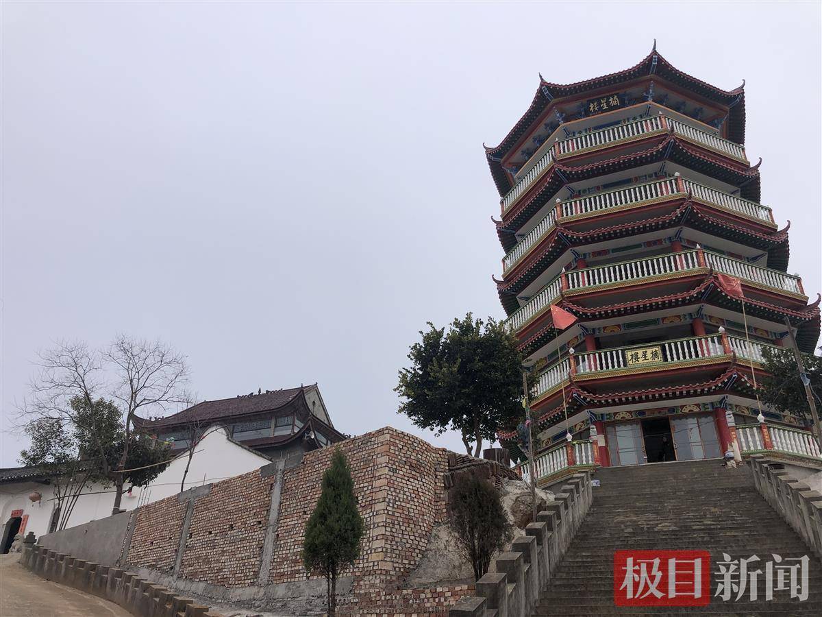 1300年前李白在此留下名篇,黄梅农民重修摘星楼