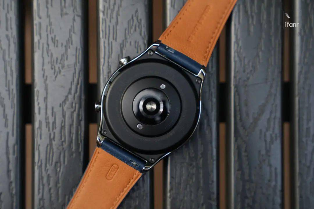 荣耀手表 GS 3 体验：轻薄的时尚健康助手