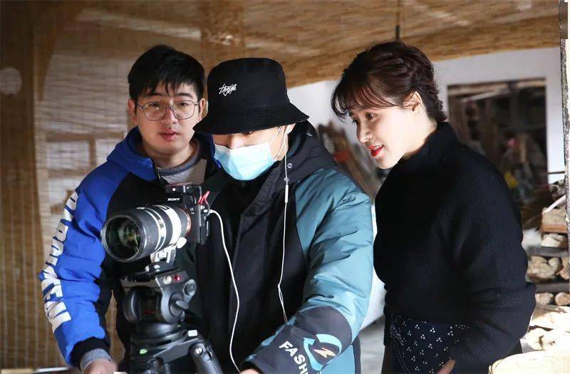 "网红新农人"为农代言_鲍丽莉_湖州_果园