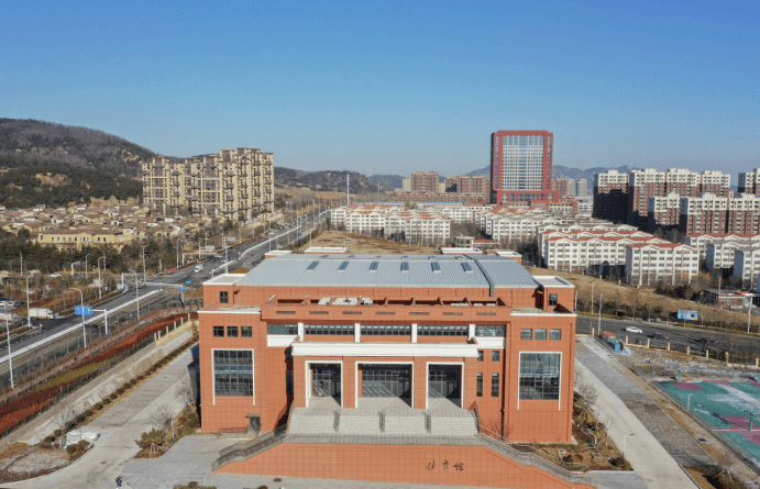 青岛西海岸新区建筑工务中心承建的致远中学改扩建工程顺利完工