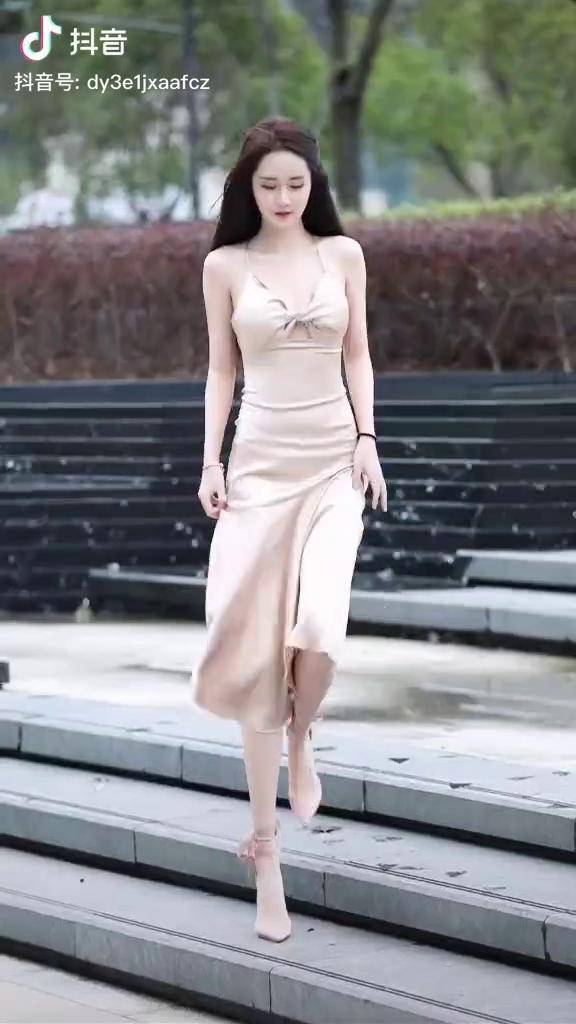 听说打出想要一直按下去就能知道你最强烈的欲望街拍穿搭勾勾姐姐