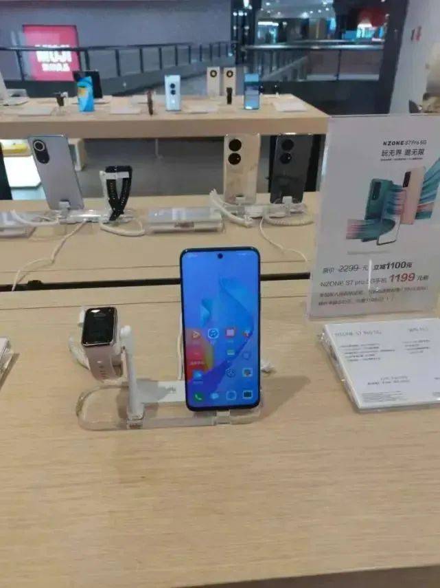 手机店样机现不雅照片,店方回应_华为_相册_图片