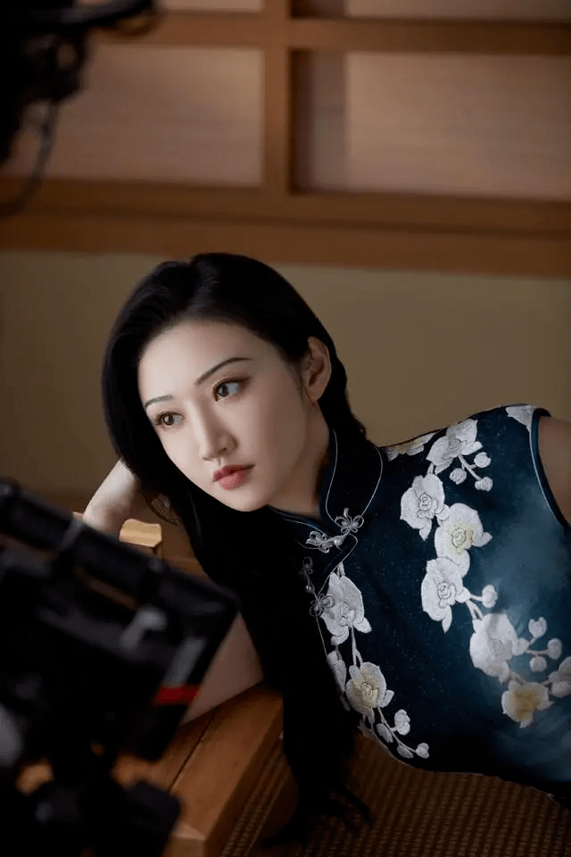 人间富贵花景甜穿旗袍着实令人惊艳