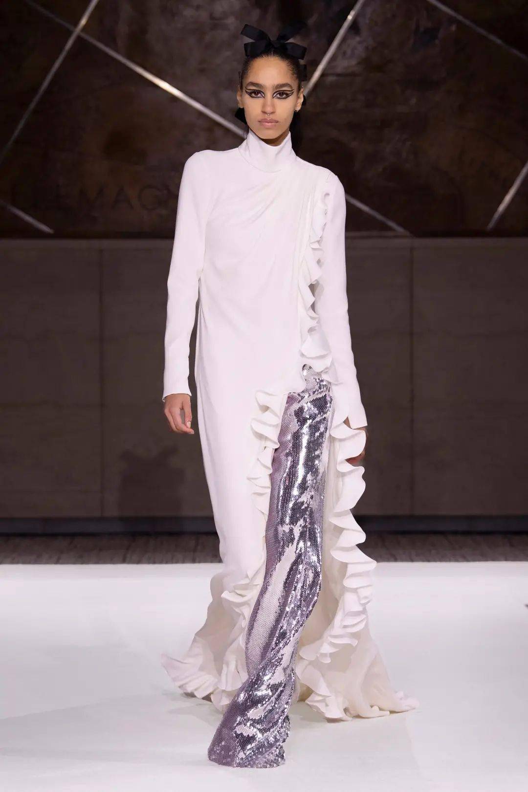 定制 【秀场】Giambattista Valli 2022 春季高级定制时装秀