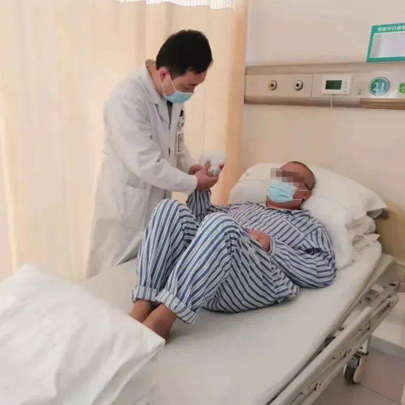 零下20℃昏睡3小时!辽宁一男子醉倒路边冻掉四根手指,他说……_男子冬天醉卧路边冻掉4根手指_好心_沈阳