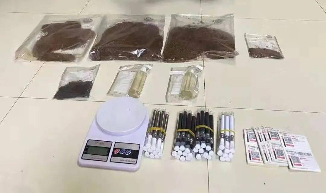 查获涉案电子烟油,烟丝等制品4800余克,一条由南至北的制贩新型毒品