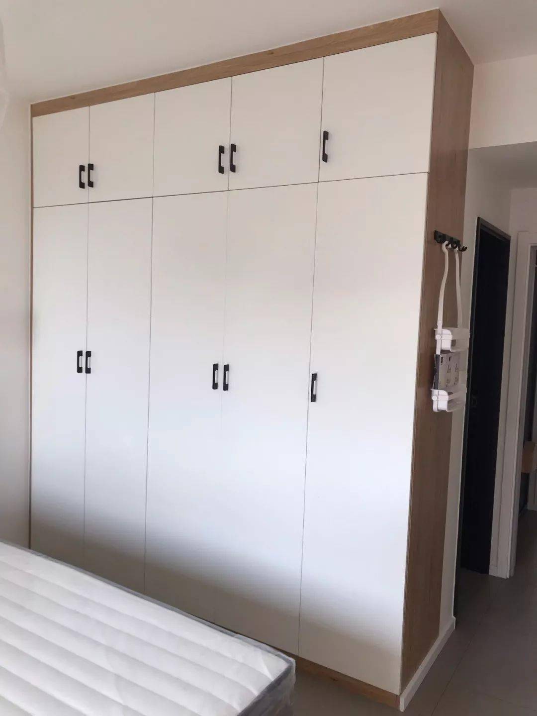 卧室衣柜选平开门还是推拉门好全面对比看完全明白了