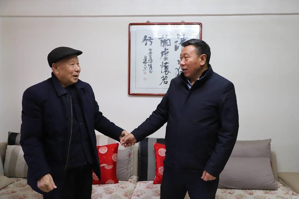 新春佳节即将来临之际,1月18日下午,清水县委书记马越垠走访慰问部分