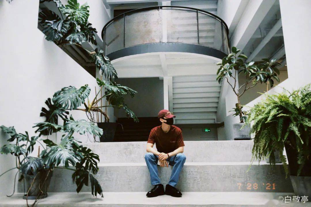 白敬亭拍照怎么能这么好看!_镜头_示范_背影