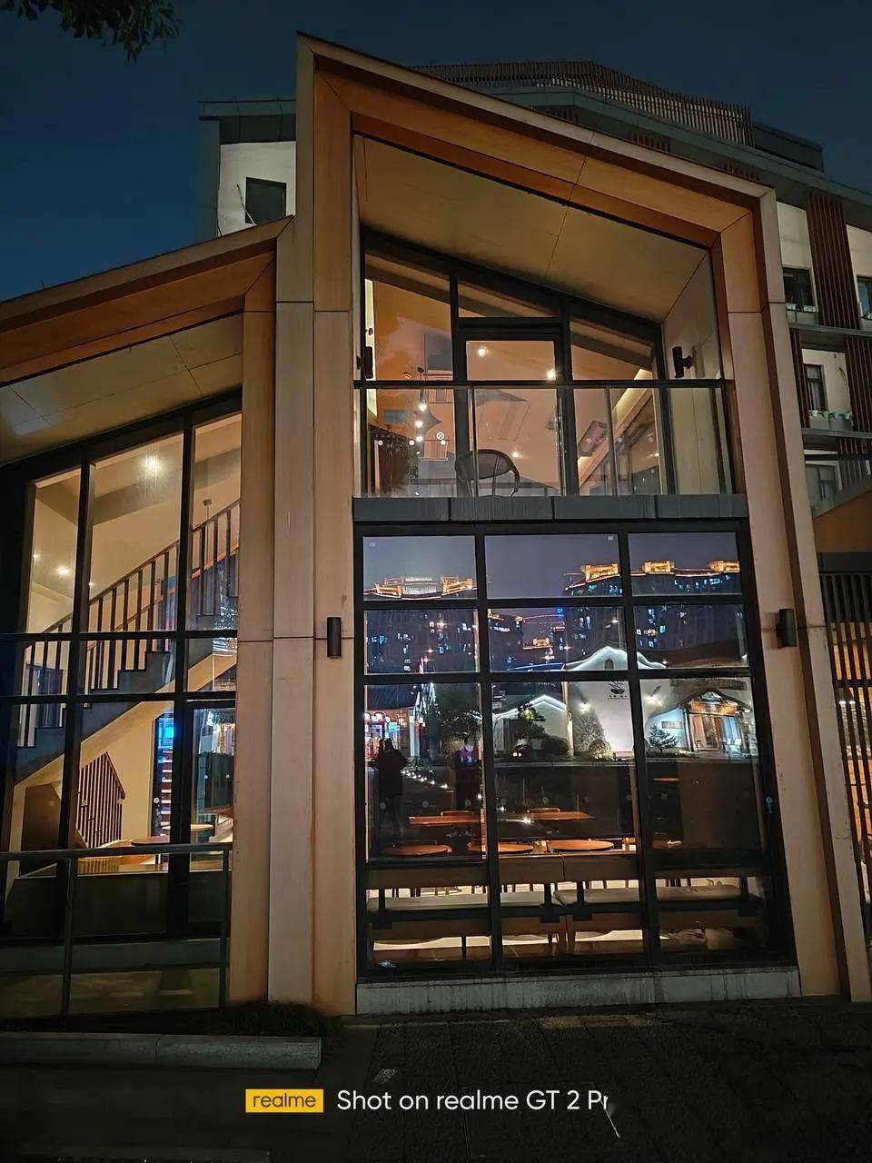 四款骁龙8系列手机拍照横评！各有各的离谱。。。