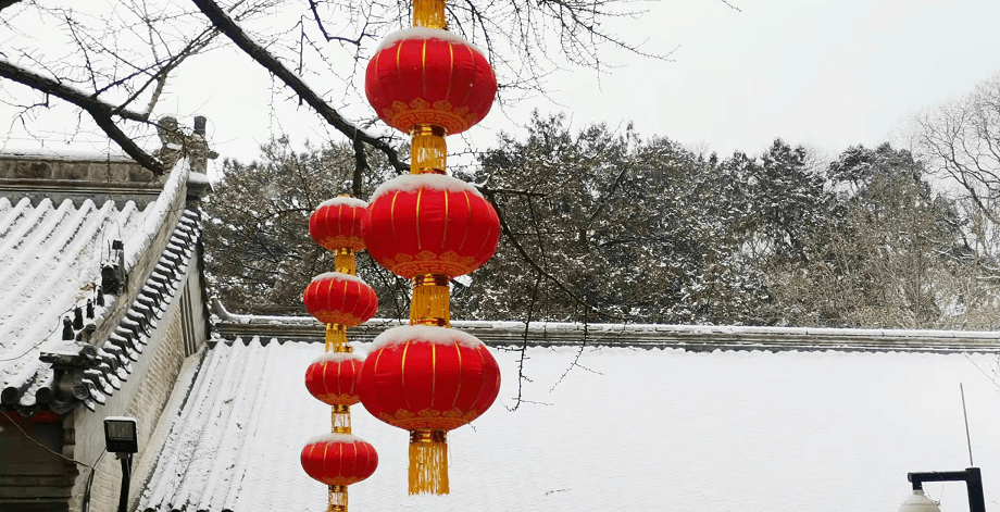 花幕|直击｜怀柔千年古刹红螺寺：飞雪打灯，更添年味儿