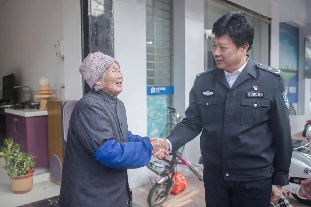 桂林市公安局党委委员副局长谢坚到兴安开展走访慰问活动