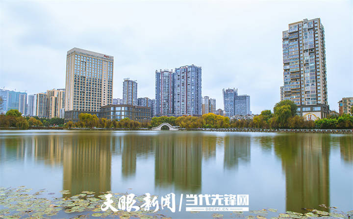 【两会现场速递】李仕强代表:让城市更有温度_城镇化_建设_钟山