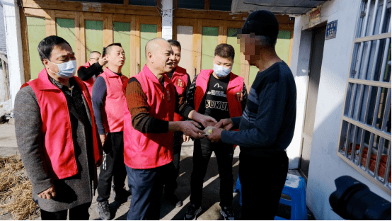 华莱士创始人为老家沿浦捐钱