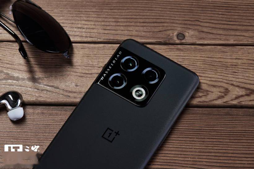 一加 10 Pro 推送 ColorOS 12.1 第二版更新：优化后摄色彩